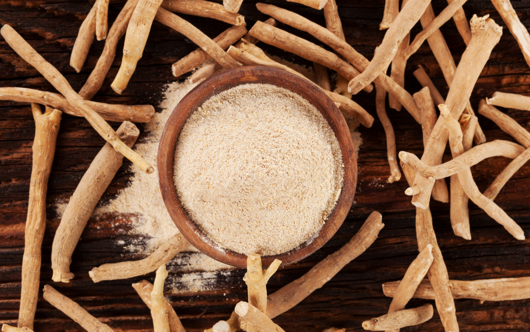 Ashwagandha root and powder 