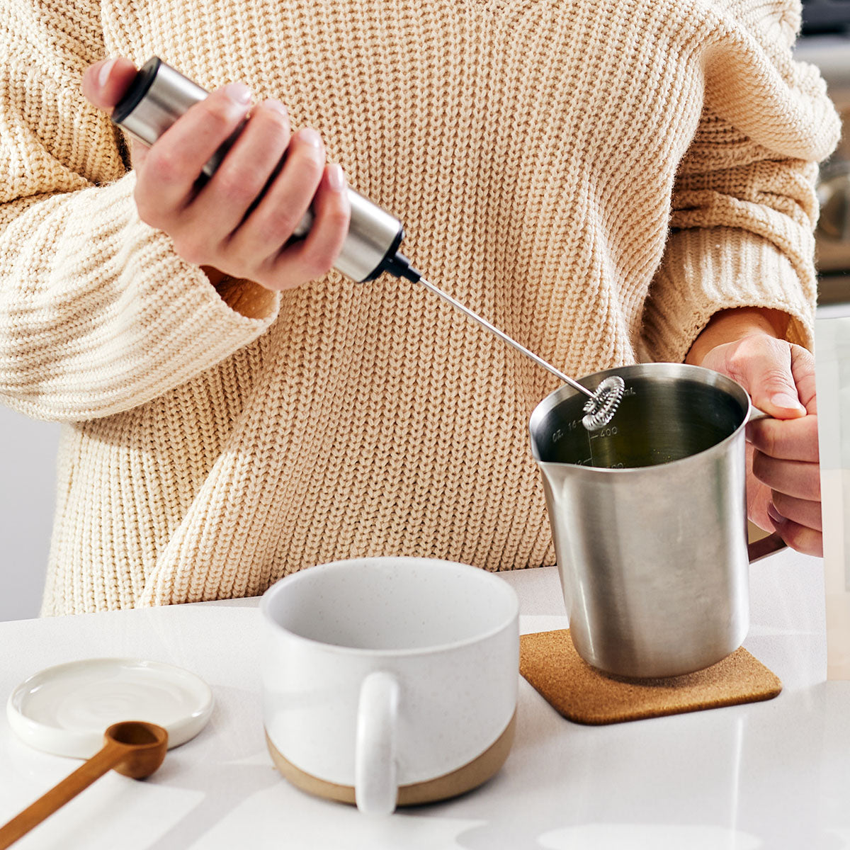 Rechargeable handheld frother