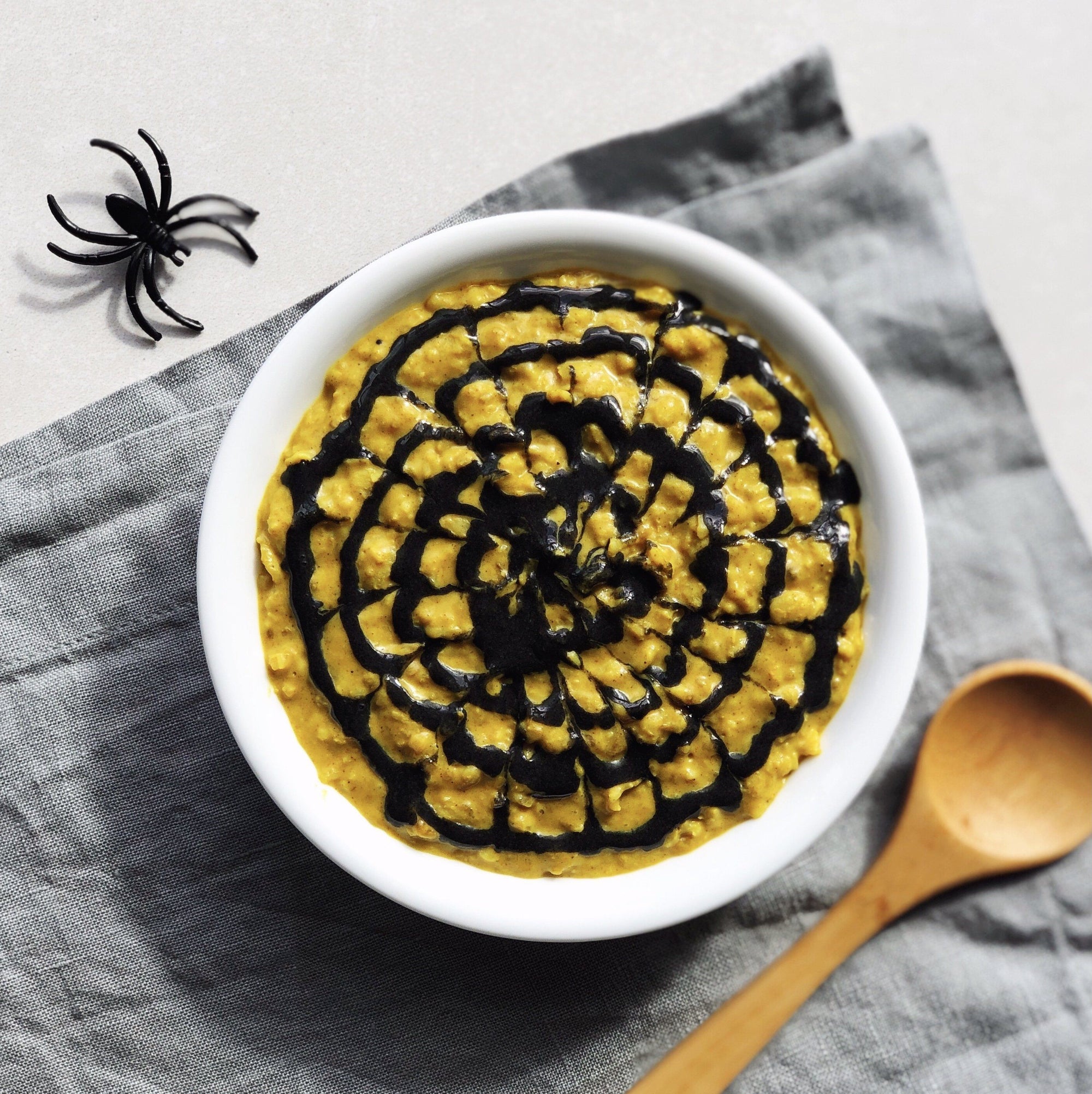 Halloween (and anytime) Turmeric Spice Oatmeal